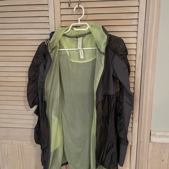 Grey long sleeve jacket Lululemon size 6 - Picture 3 of 3